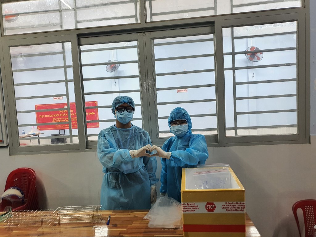 Sinh viên trường ĐH Nguyễn Tất Thành  tham gia chống dịch